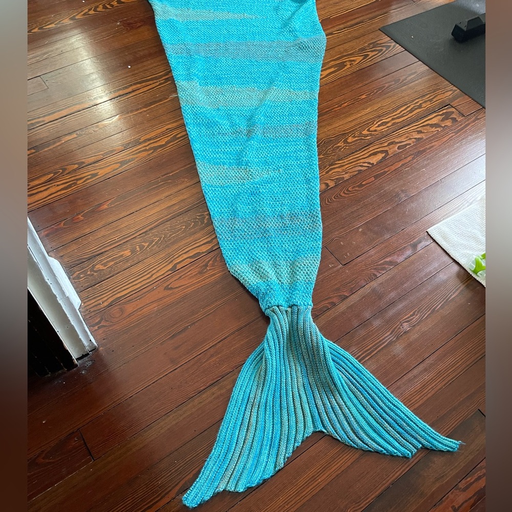 Large mermaid tail blanket